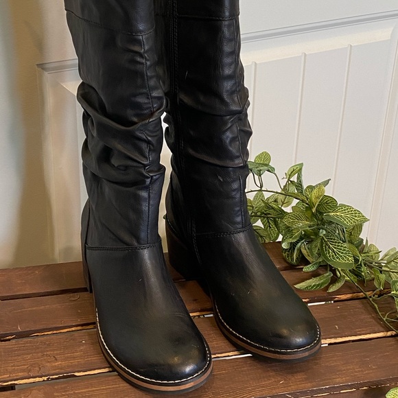 Sleek Black Wanted HAAS Studded Boot - Picture 2 of 15